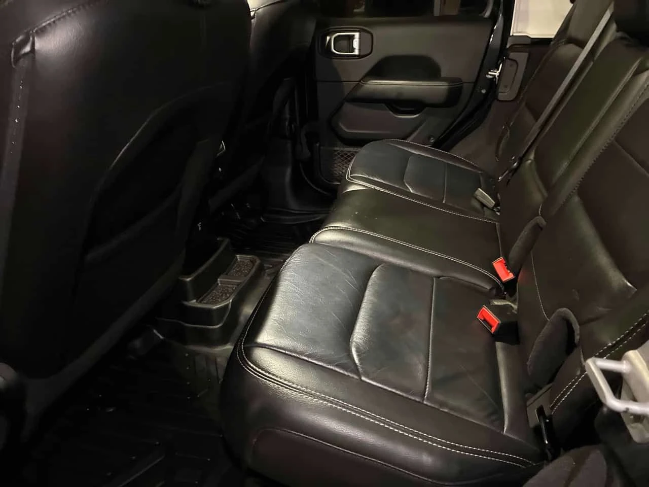 Jeep Wrangler SAHARA * ПОДГРЕВ / КОЖЕН САЛОН / ОТ ПРЕДСТАВИТЕЛВО, снимка 12 - Автомобили и джипове - 54193589