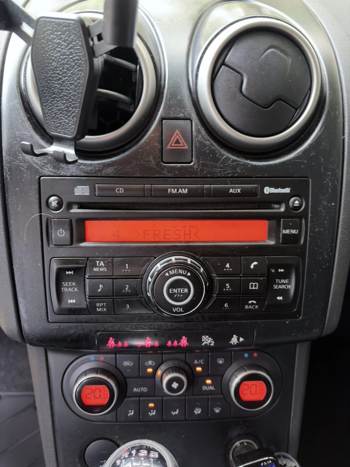Nissan Qashqai 2.0 dCi, снимка 12 - Автомобили и джипове - 55141318