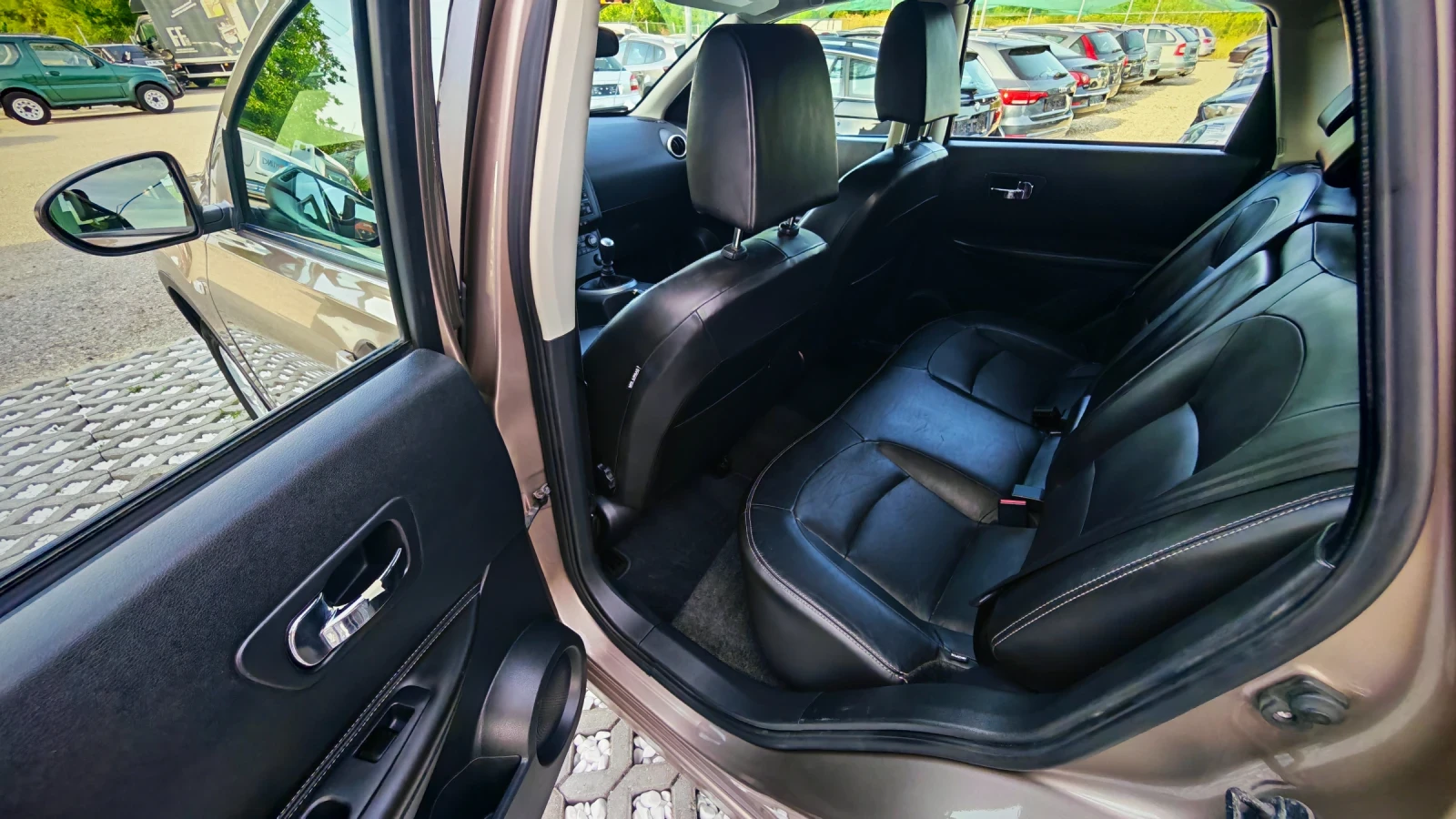 Nissan Qashqai 2.0i Xenon, KeyLess, снимка 11 - Автомобили и джипове - 55471250