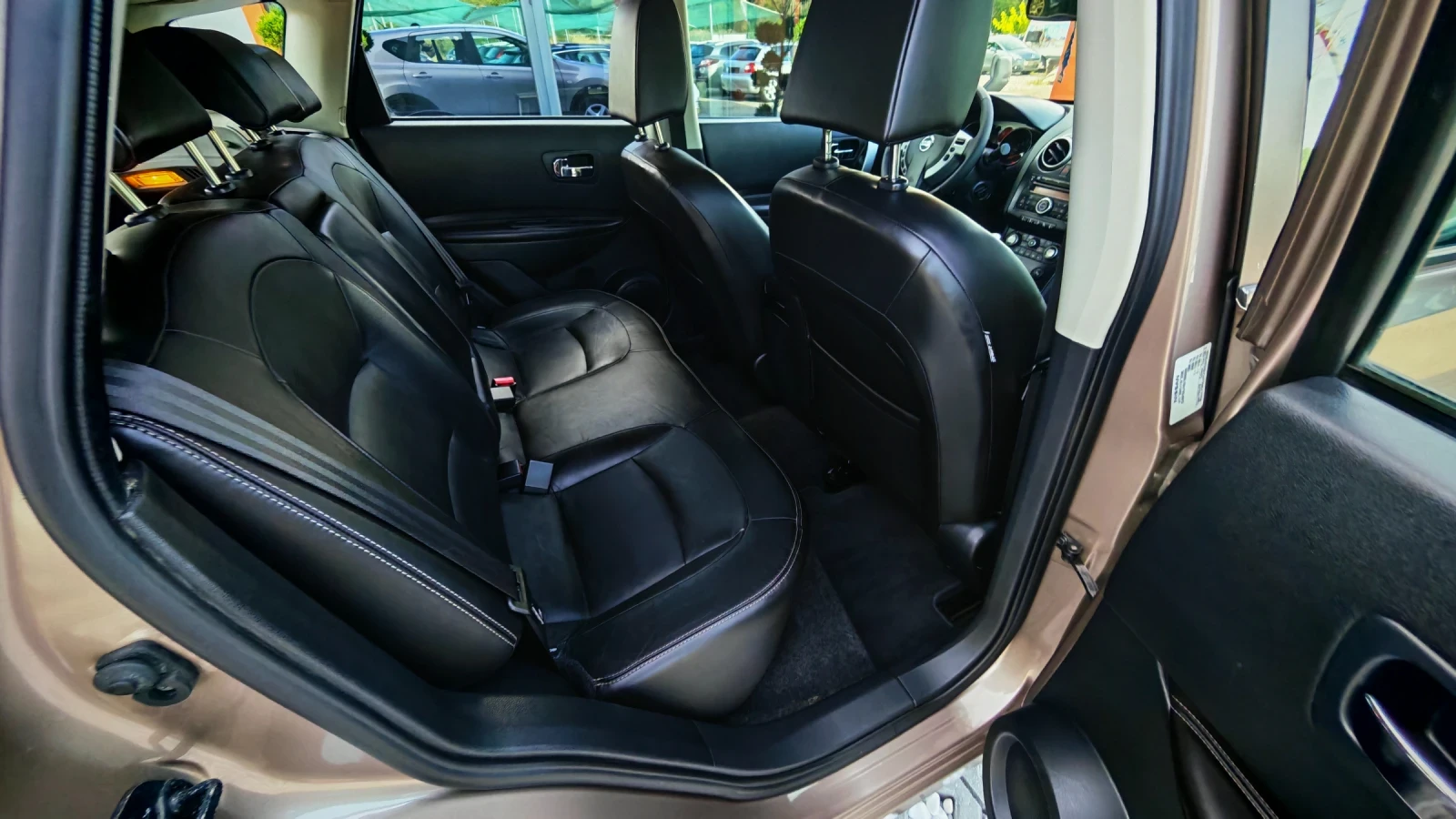 Nissan Qashqai 2.0i Xenon, KeyLess, снимка 9 - Автомобили и джипове - 55471250