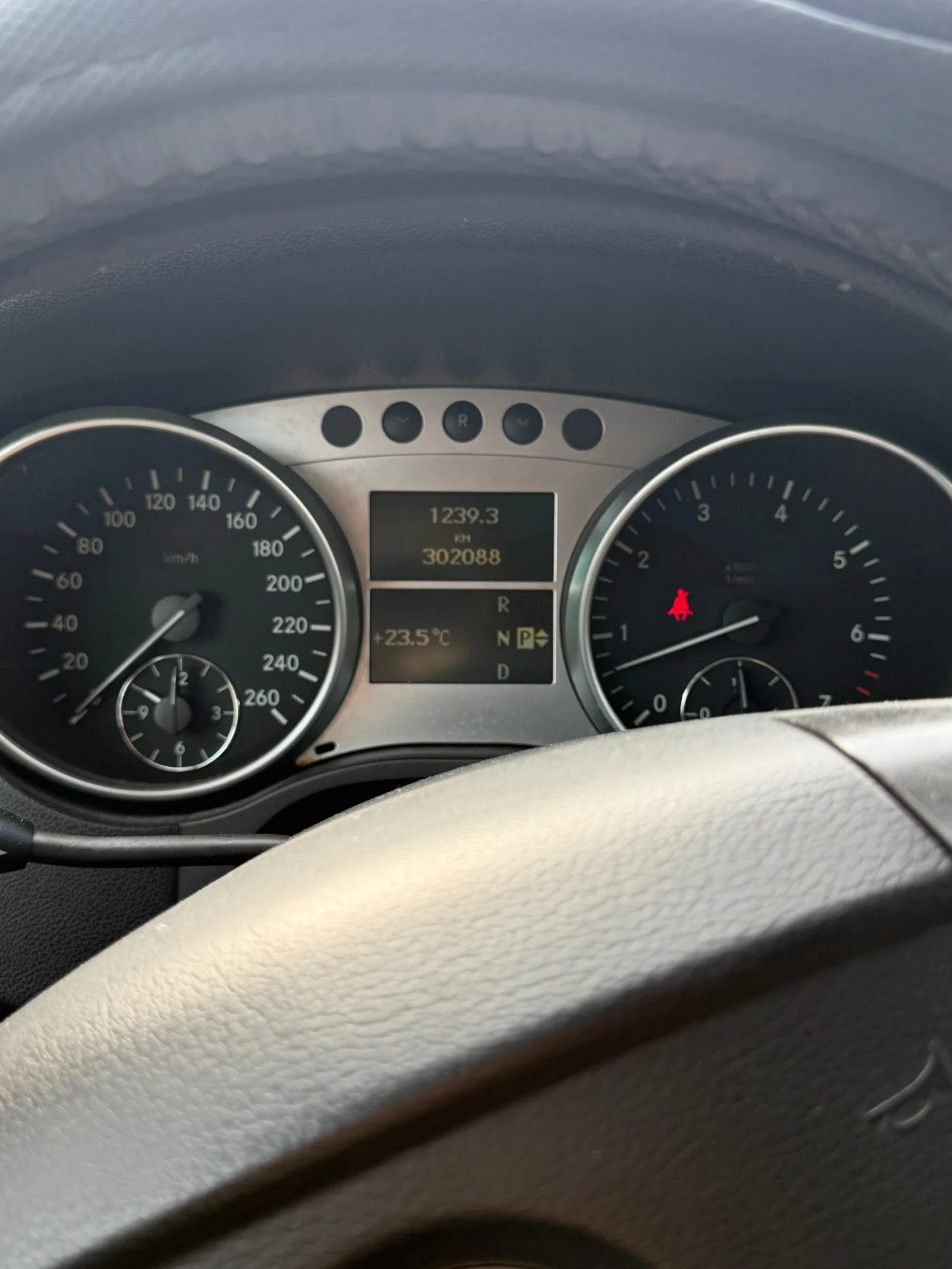Mercedes-Benz ML ML 3.5. БЕНЗИН/ГАЗ, снимка 13 - Автомобили и джипове - 55938988