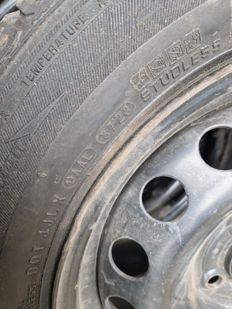 Dacia Dokker 1.6 бензин  102 коня, снимка 4 - Автомобили и джипове - 48903026