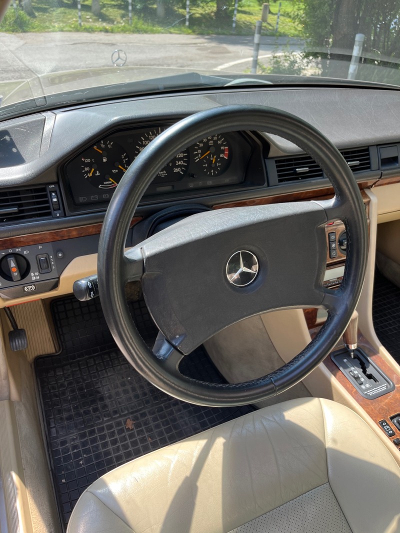 Mercedes-Benz 300 CE 24, снимка 6 - Автомобили и джипове - 45424396