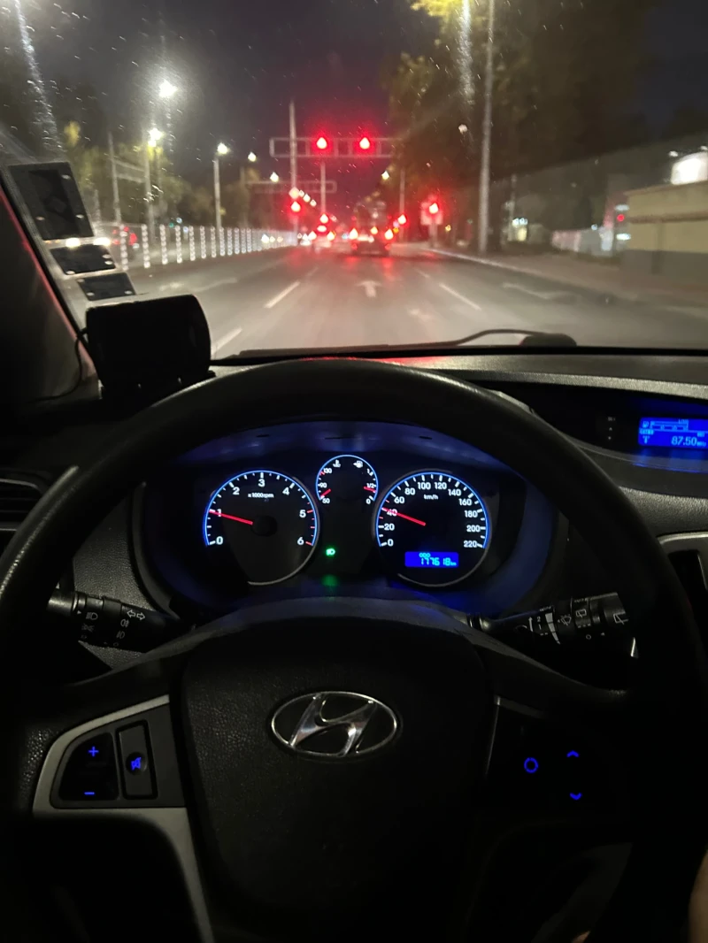 Hyundai I20, снимка 8 - Автомобили и джипове - 47884630