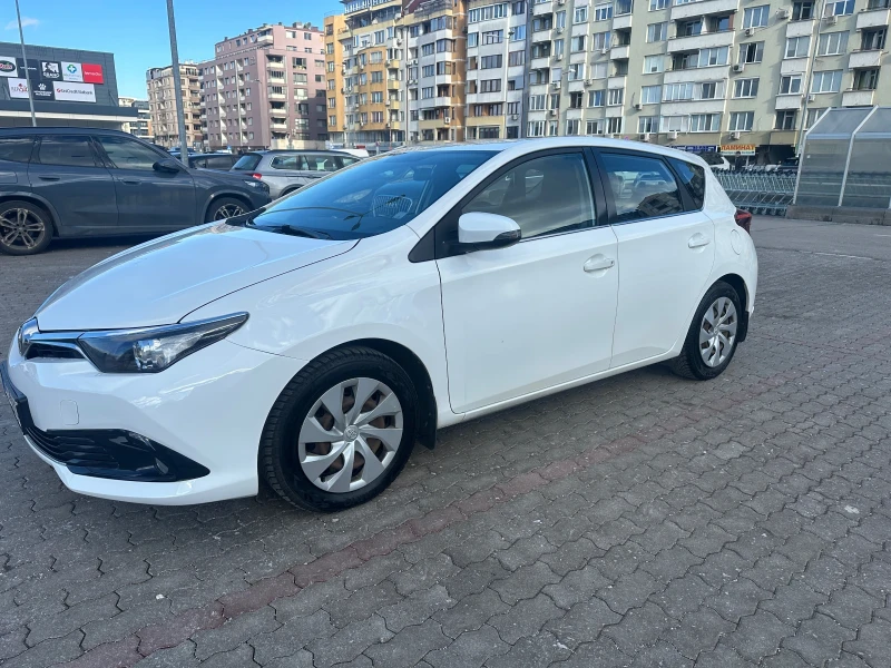 Toyota Auris, снимка 4 - Автомобили и джипове - 53205641