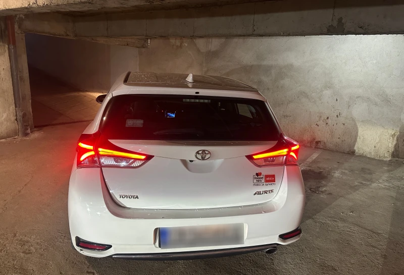 Toyota Auris, снимка 3 - Автомобили и джипове - 53205641