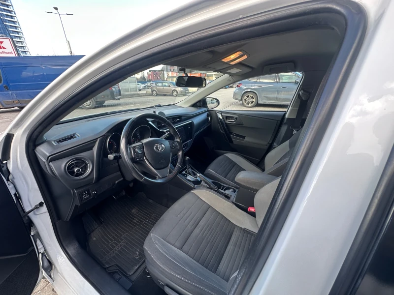 Toyota Auris, снимка 5 - Автомобили и джипове - 53205641