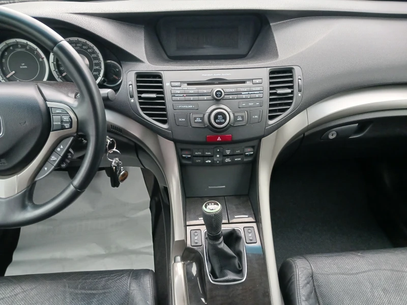 Honda Accord 2.4 i-VTEC, снимка 10 - Автомобили и джипове - 53215663