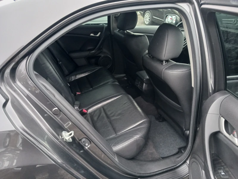 Honda Accord 2.4 i-VTEC, снимка 12 - Автомобили и джипове - 53215663