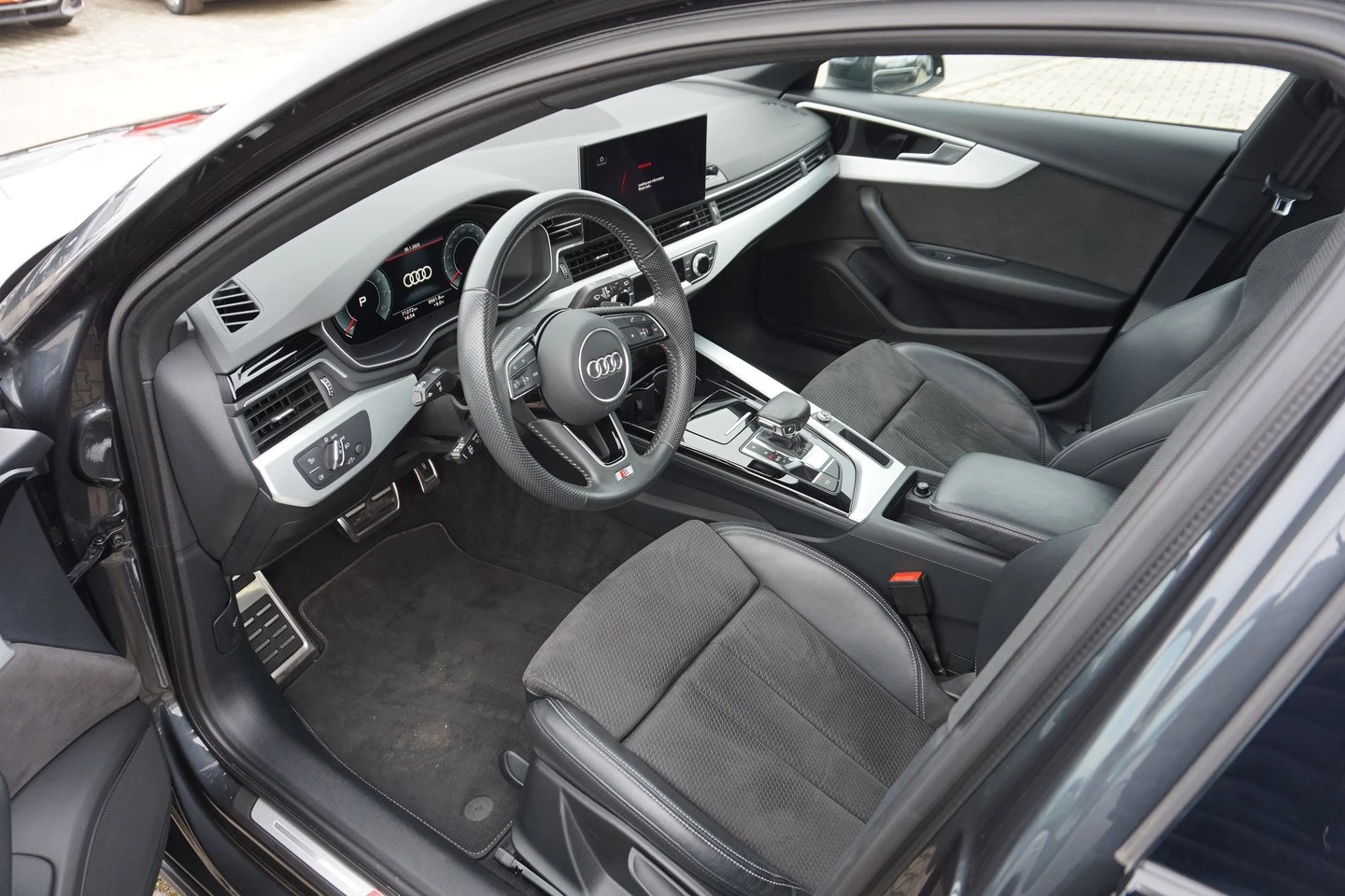 Audi A4 advanced 35 TFSI - изображение 4