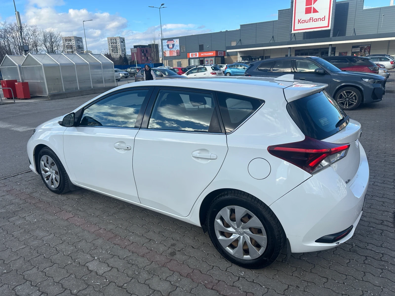 Toyota Auris  - изображение 3