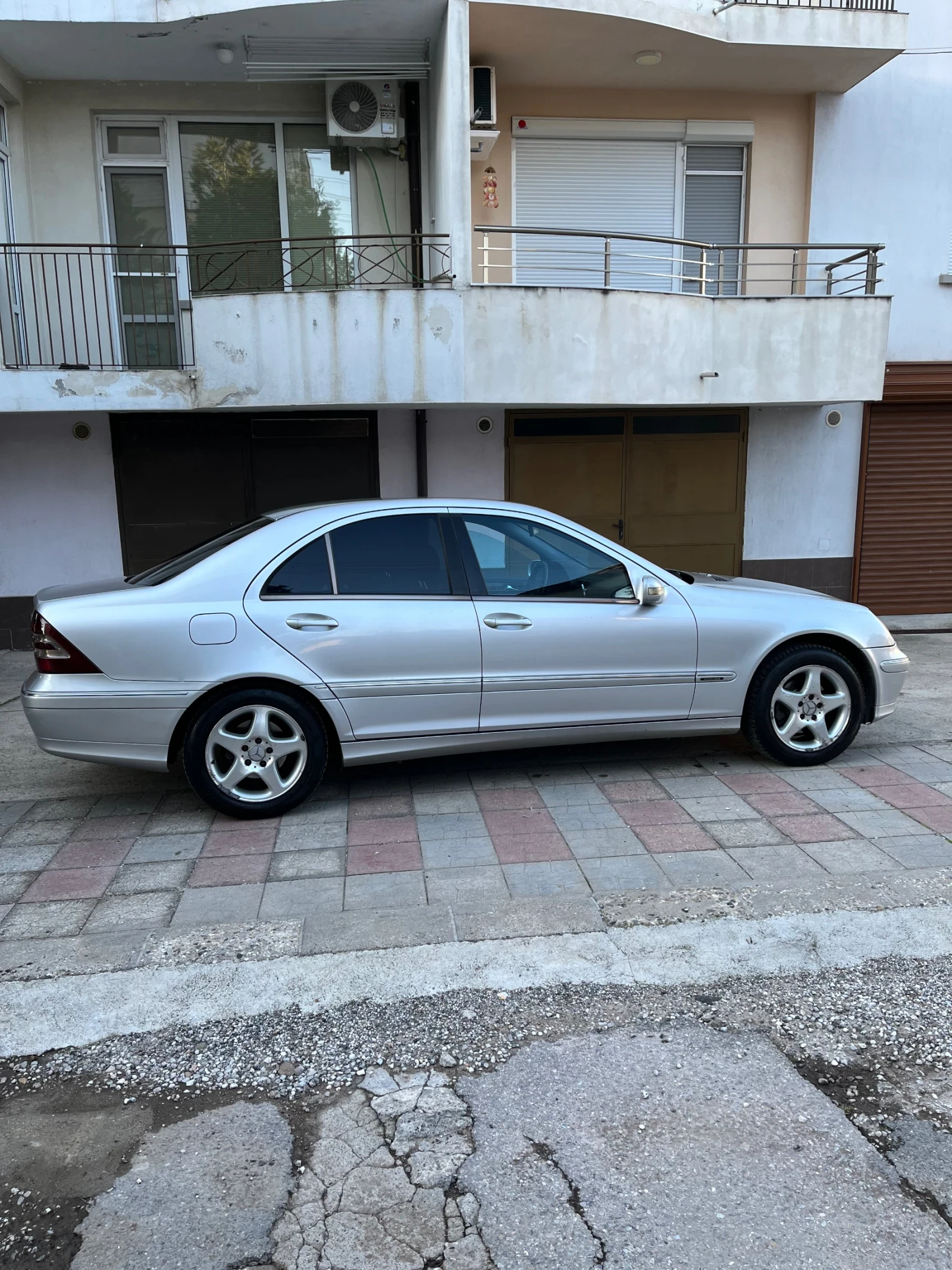Mercedes-Benz C 220 220 cdi, снимка 5 - Автомобили и джипове - 54101326