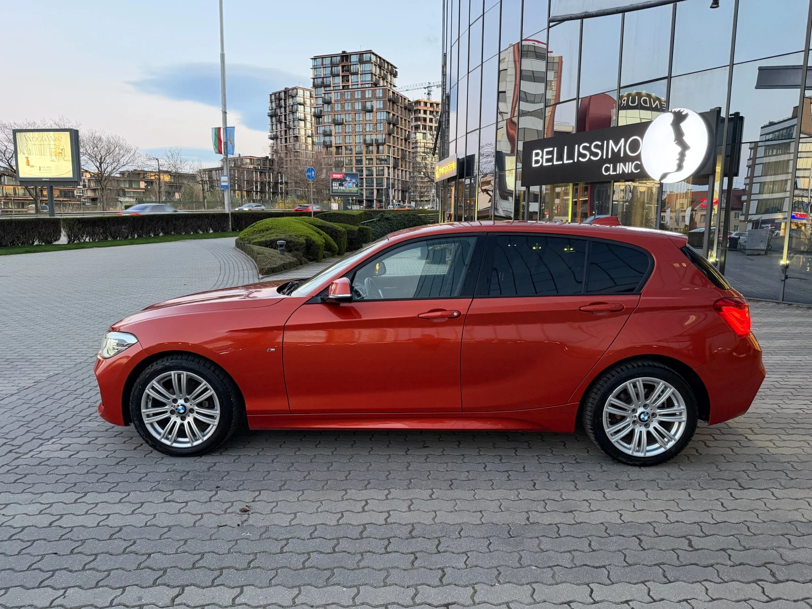 BMW 120 D xDRIVE M-Sport FACELIFT 190к.с. 129х.км, снимка 8 - Автомобили и джипове - 54161053