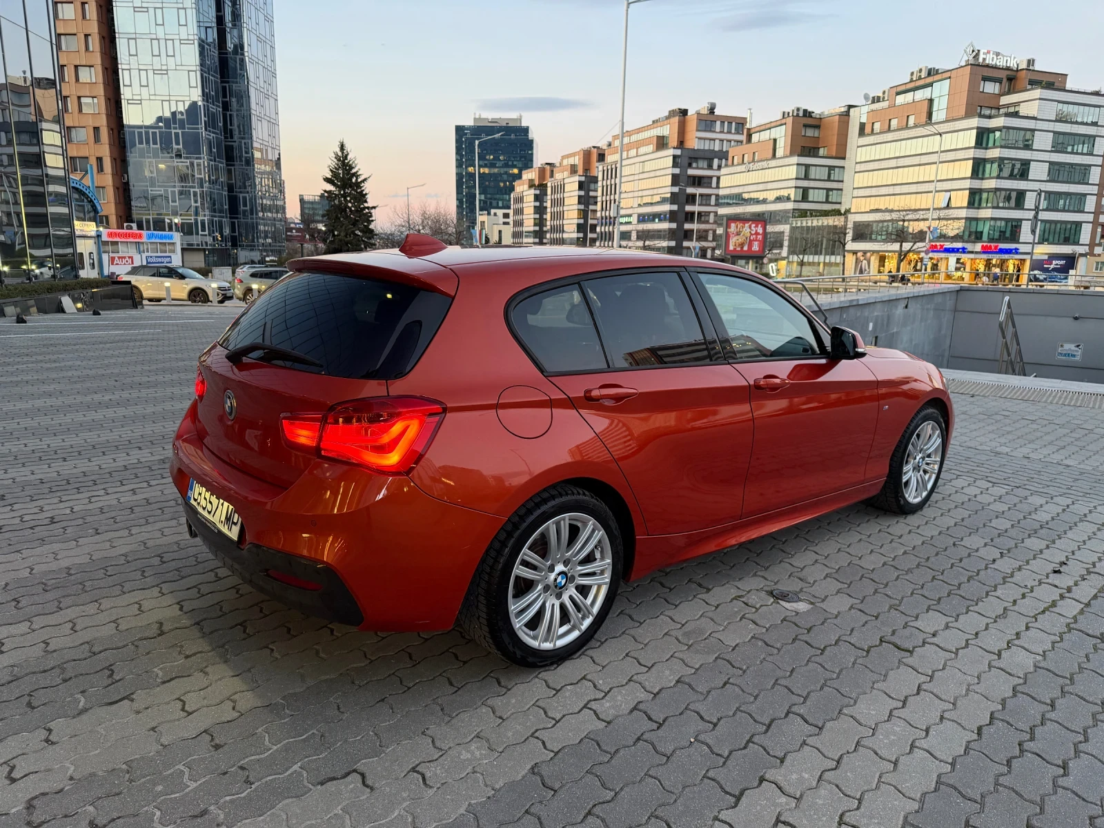 BMW 120 D xDRIVE M-Sport FACELIFT 190к.с. 129х.км, снимка 5 - Автомобили и джипове - 54161053