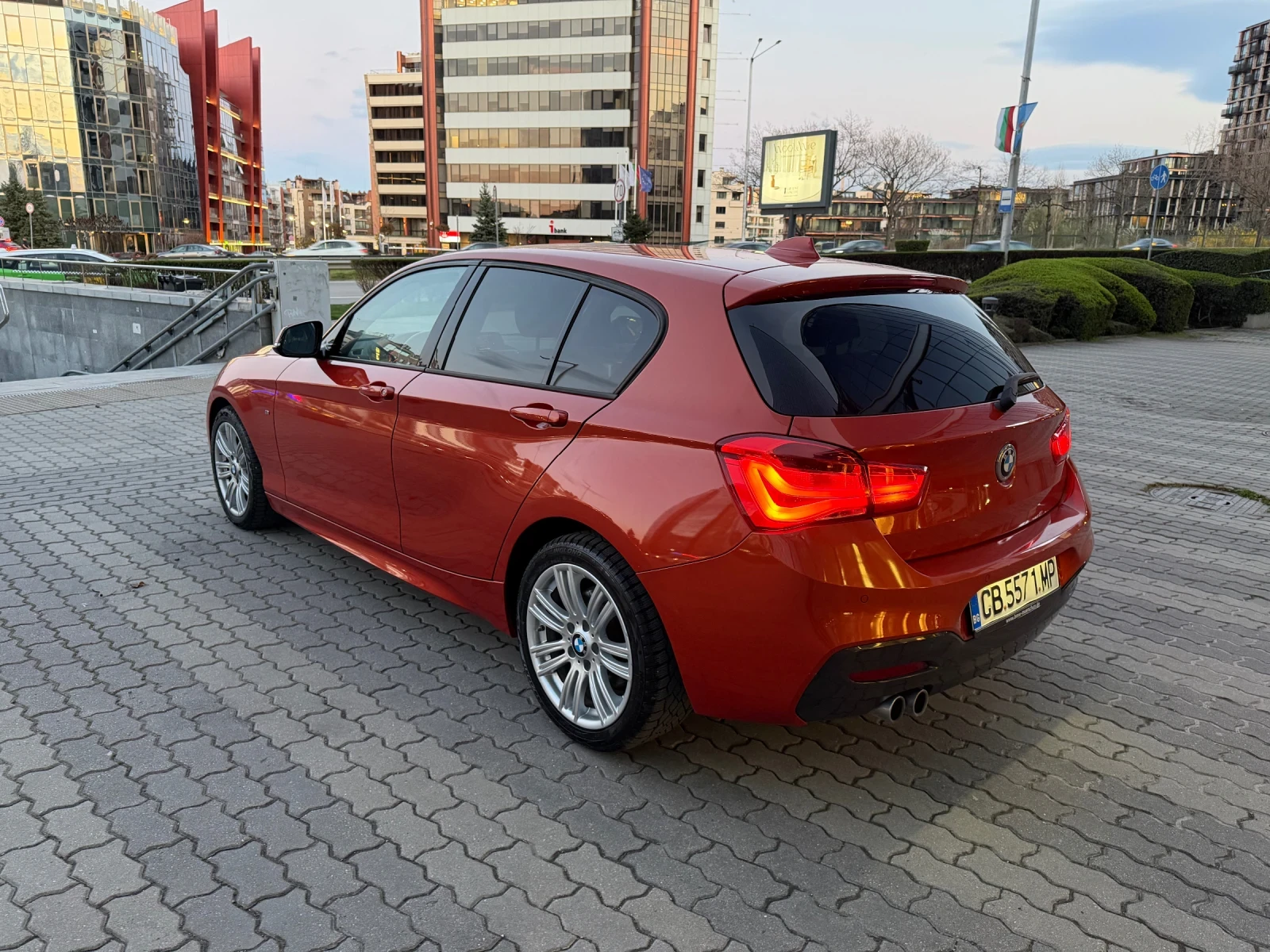 BMW 120 D xDRIVE M-Sport FACELIFT 190к.с. 129х.км, снимка 7 - Автомобили и джипове - 54161053