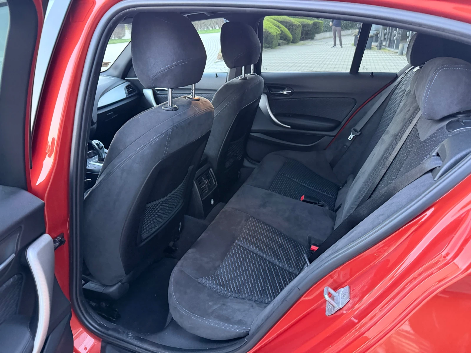 BMW 120 D xDRIVE M-Sport FACELIFT 190к.с. 129х.км, снимка 11 - Автомобили и джипове - 54161053