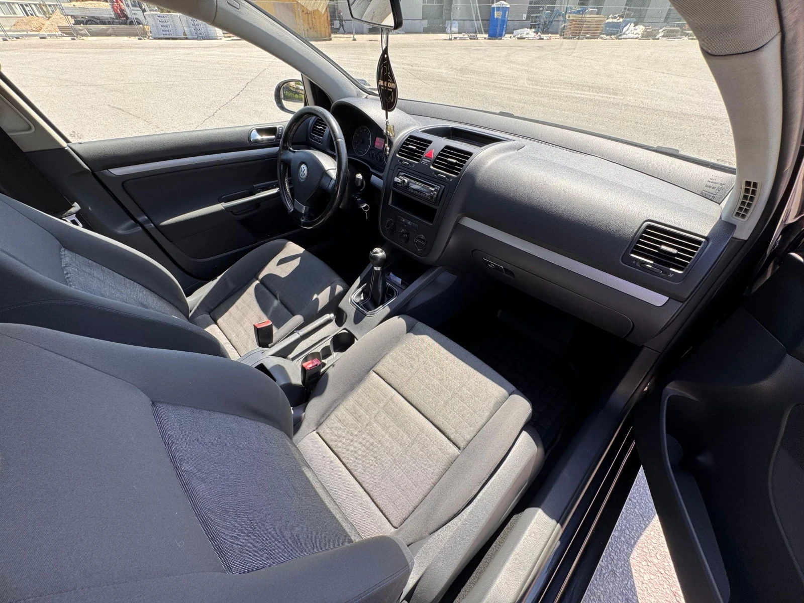 VW Golf 1.6 Газ, снимка 11 - Автомобили и джипове - 54348236