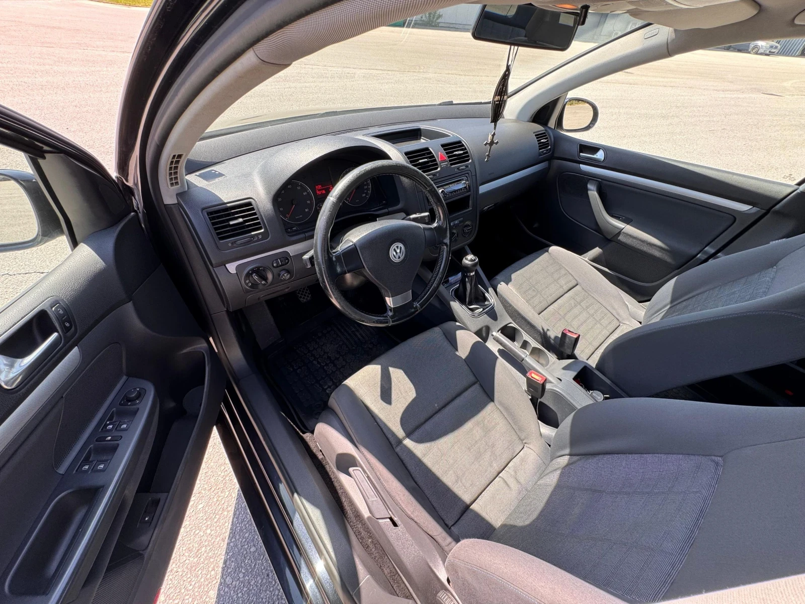 VW Golf 1.6 Газ, снимка 10 - Автомобили и джипове - 54348236