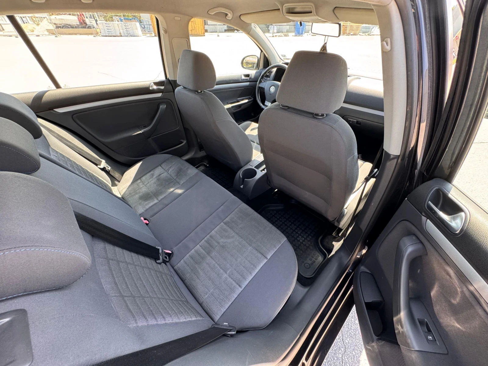 VW Golf 1.6 Газ, снимка 12 - Автомобили и джипове - 54348236