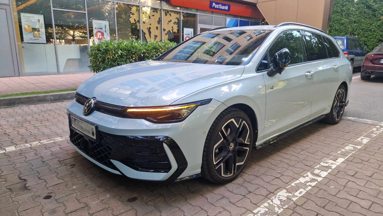 VW Golf Variant R-line PLUS, снимка 5 - Автомобили и джипове - 55003577