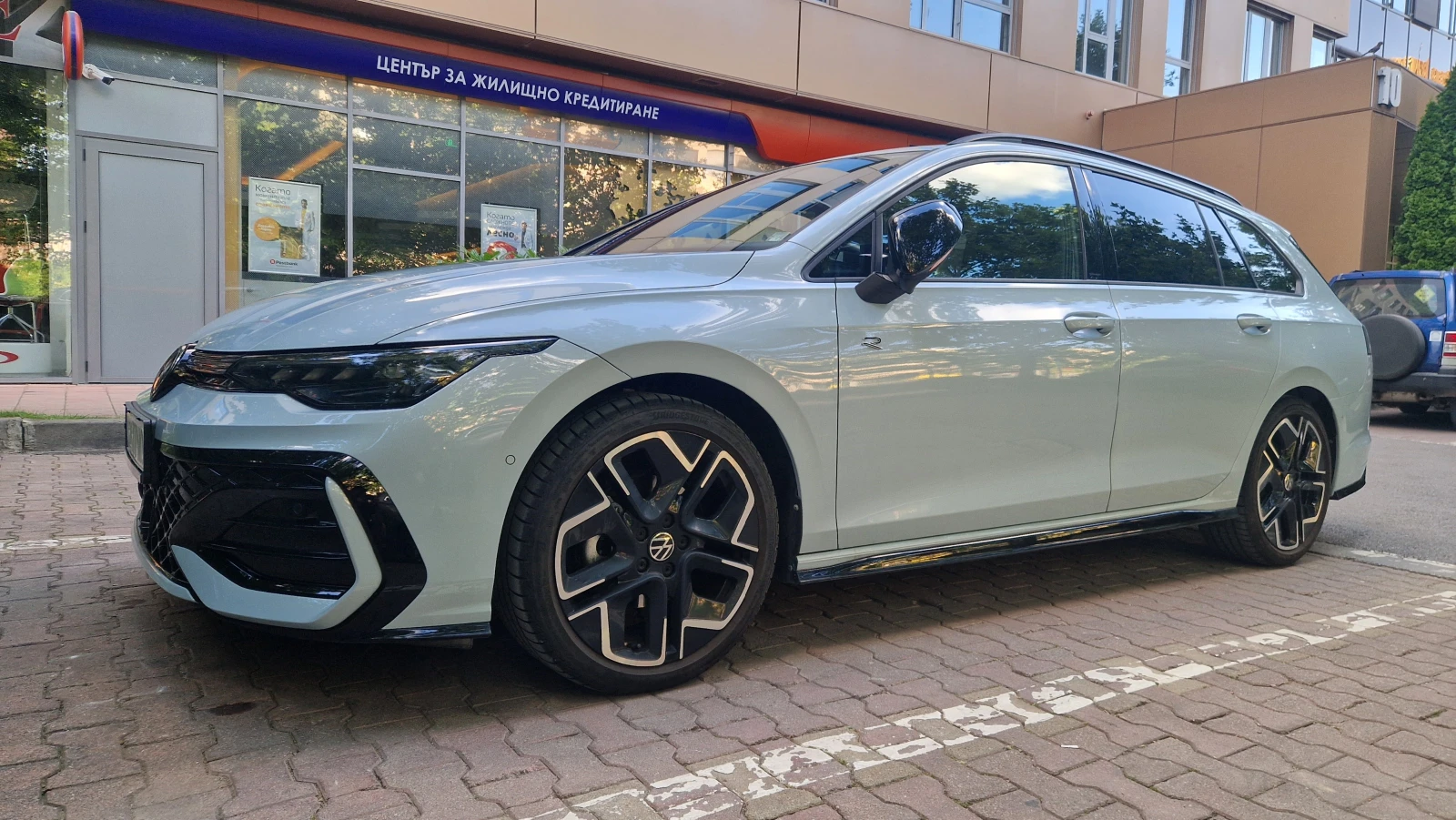 VW Golf Variant R-line PLUS, снимка 6 - Автомобили и джипове - 55003577