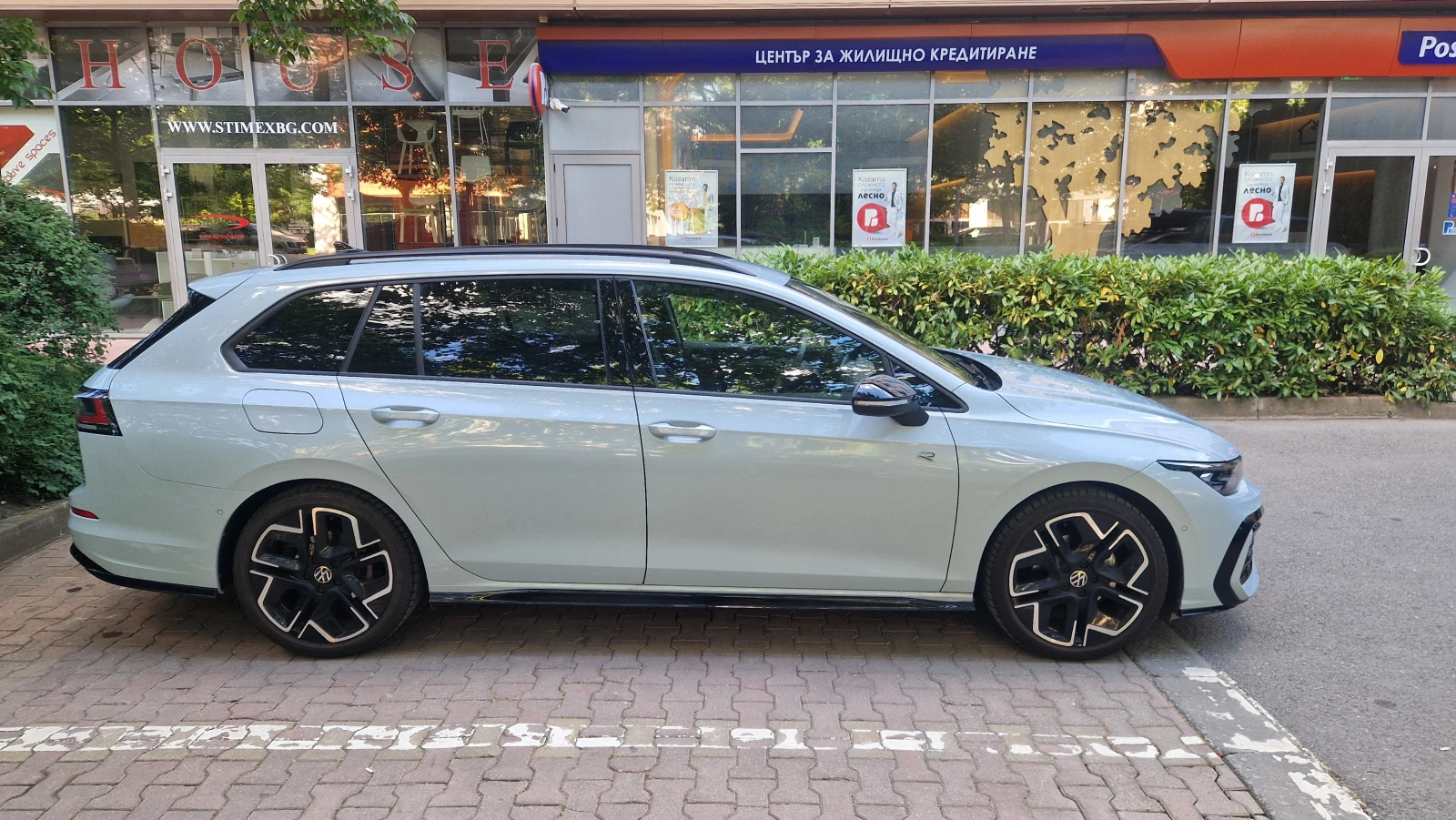 VW Golf Variant R-line PLUS, снимка 3 - Автомобили и джипове - 55003577