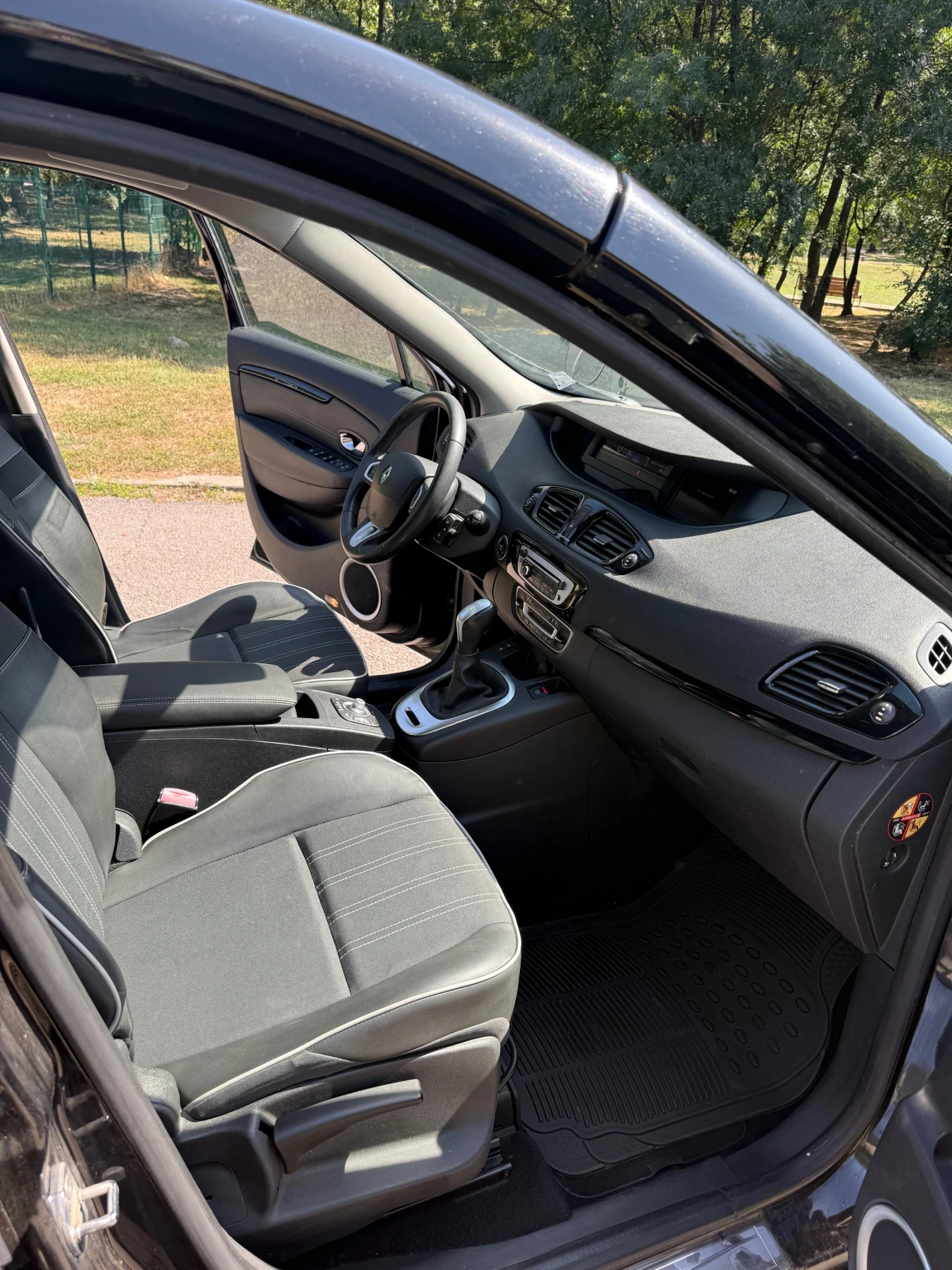 Renault Scenic 1.5 dci 110кс, снимка 11 - Автомобили и джипове - 55423736