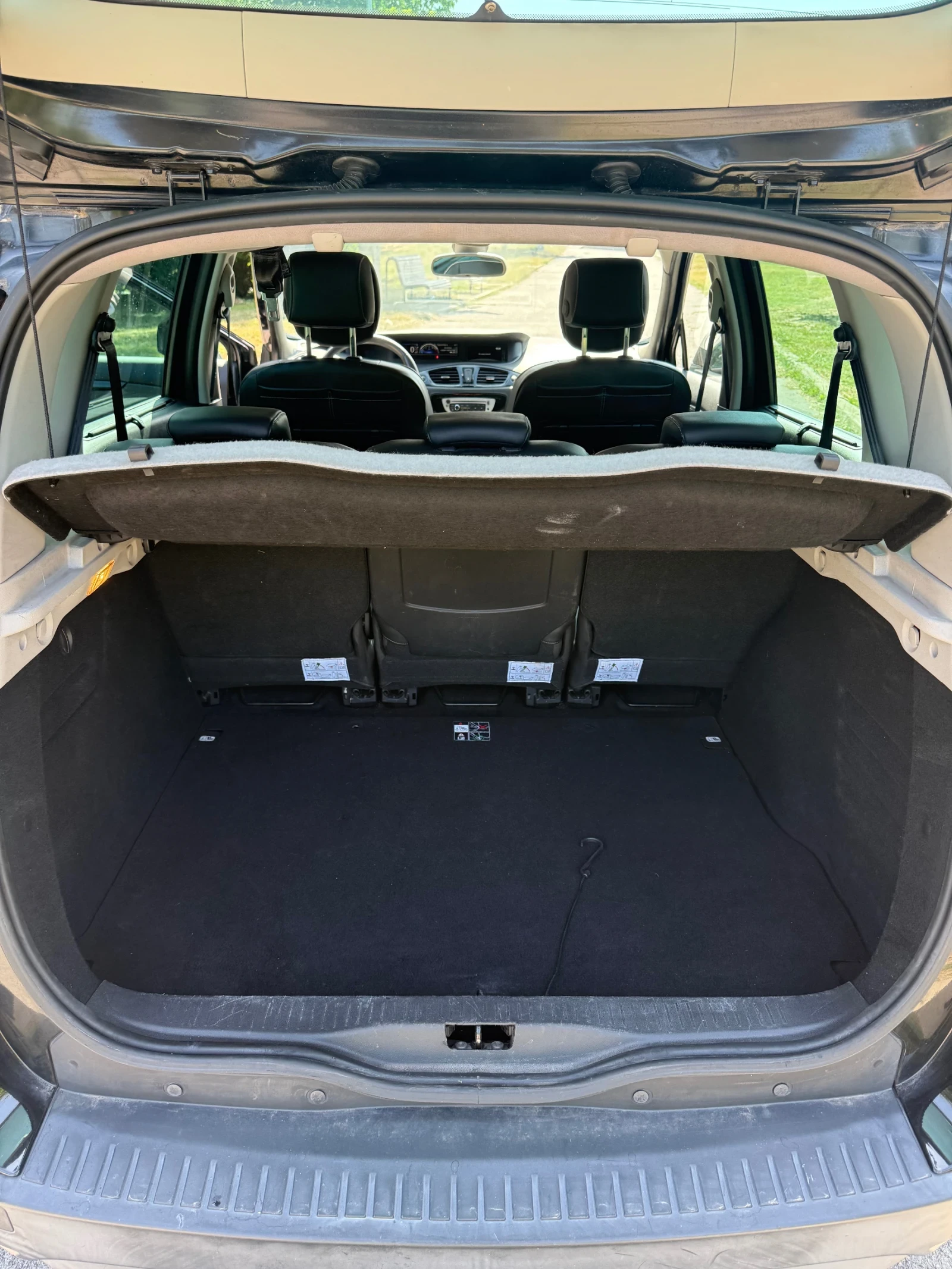Renault Scenic 1.5 dci 110кс, снимка 9 - Автомобили и джипове - 55423736