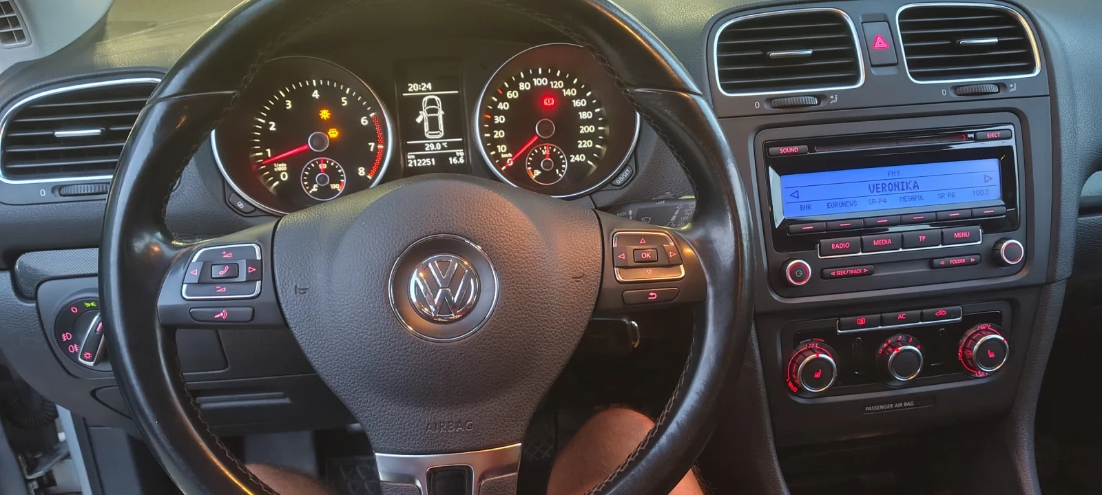 VW Golf 1.6 Multi-Fuel , снимка 5 - Автомобили и джипове - 55663857