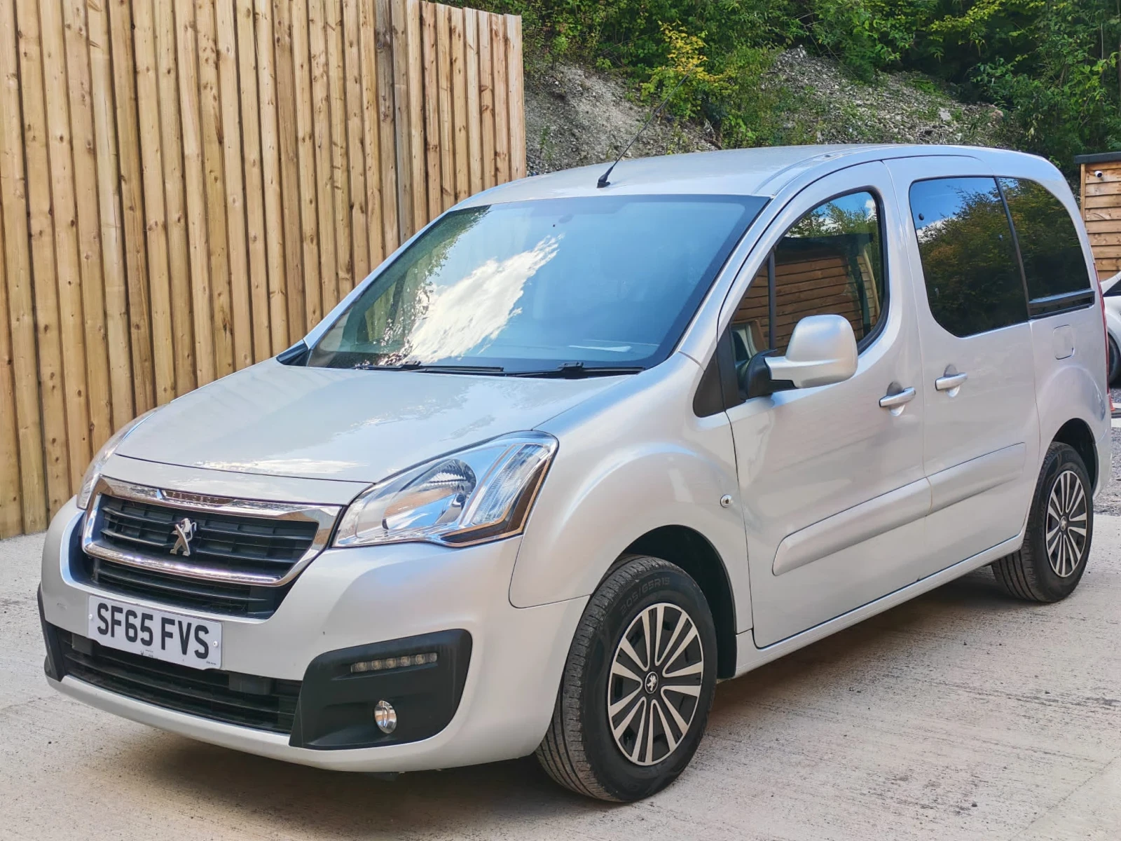 Peugeot Partner 1.6 i, снимка 4 - Автомобили и джипове - 56215347