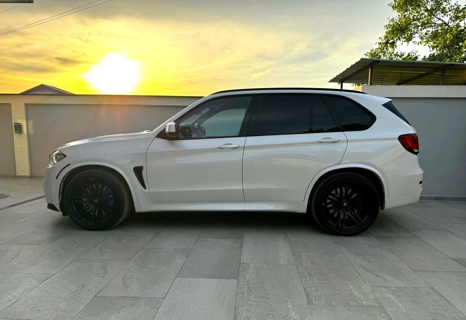 BMW X5 5.0i 623к.с. FULL M PACK/VAKUM/ОБДУХВАНЕ/B&O/DIGIT - изображение 2