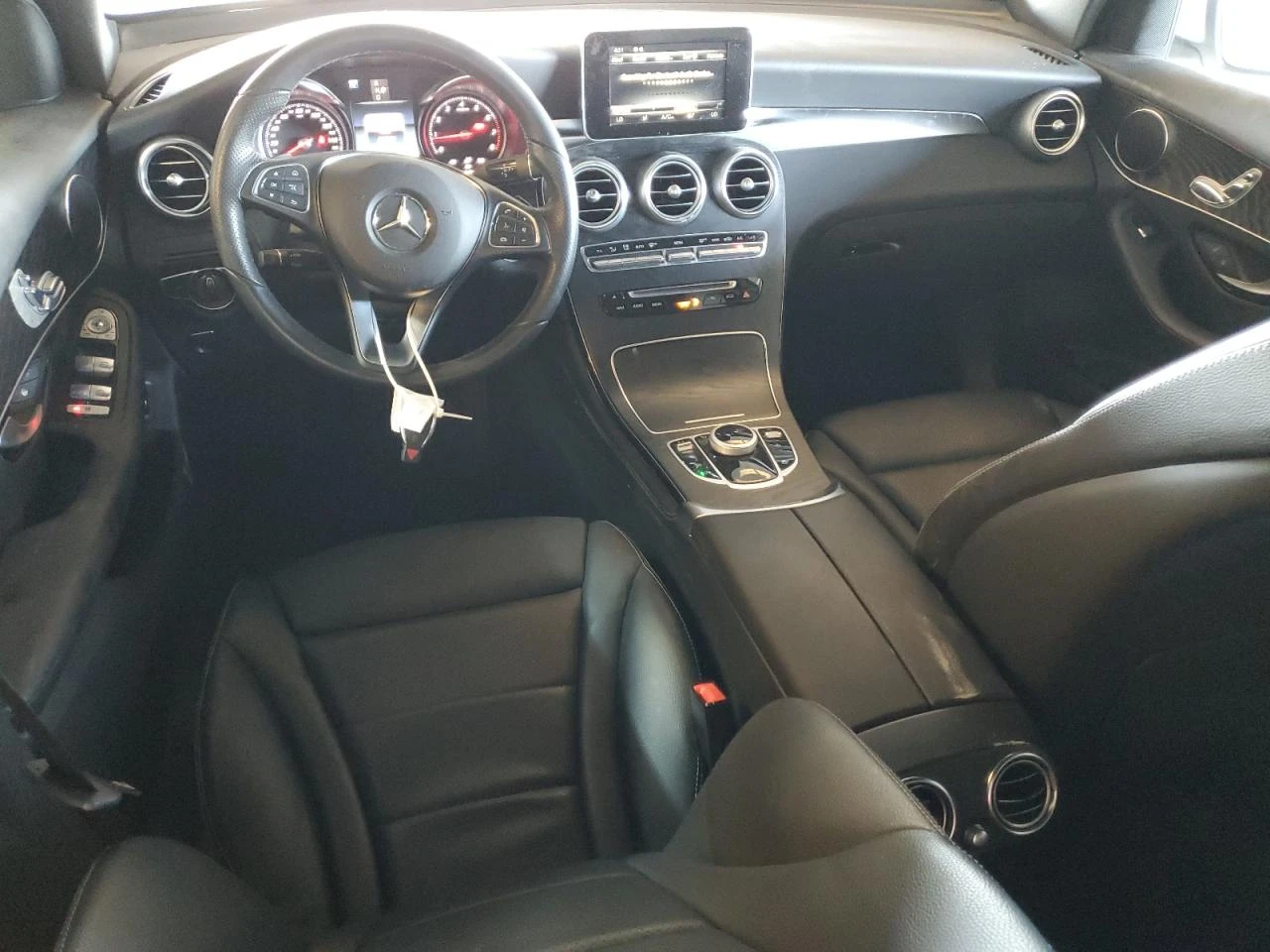 Mercedes-Benz GLC 300 4MATIC  - изображение 8