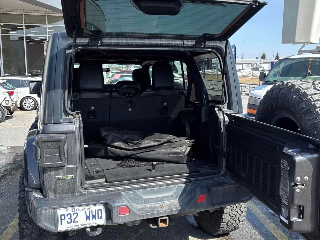 Jeep Wrangler * Unlimited Sahara * ПОДГРЕВ * КЛИП НА МОТОРА , снимка 14 - Автомобили и джипове - 54034425