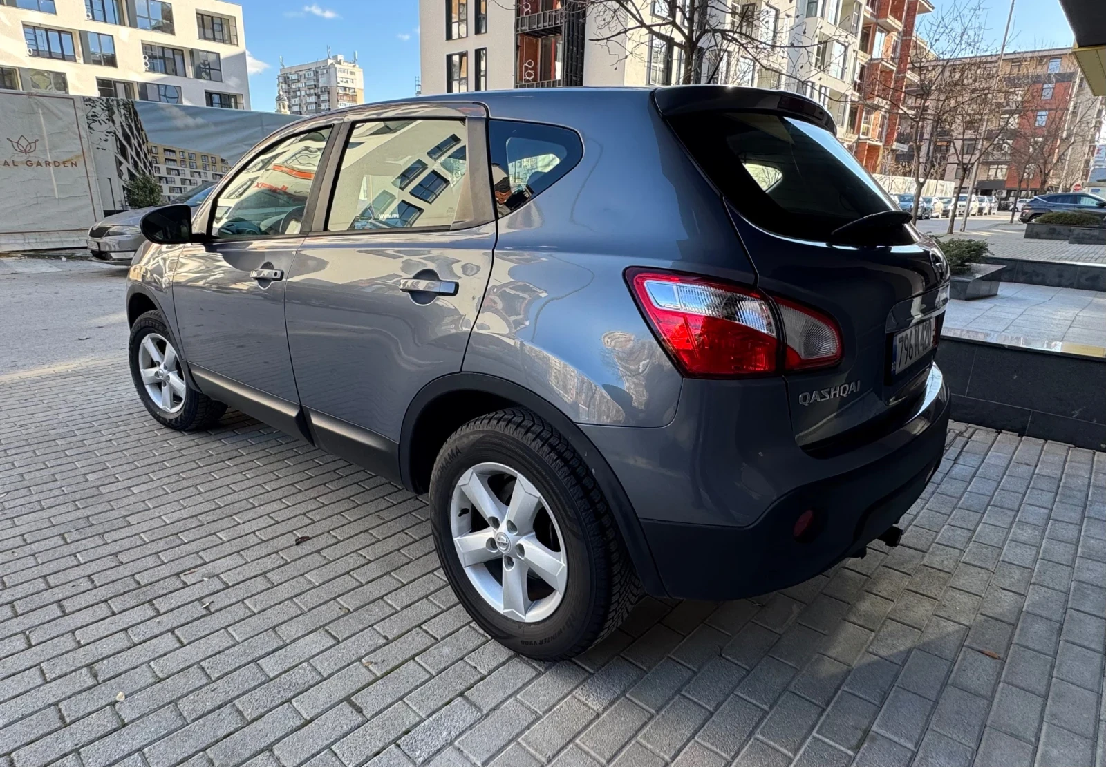 Nissan Qashqai 1.5dci, снимка 6 - Автомобили и джипове - 54130343