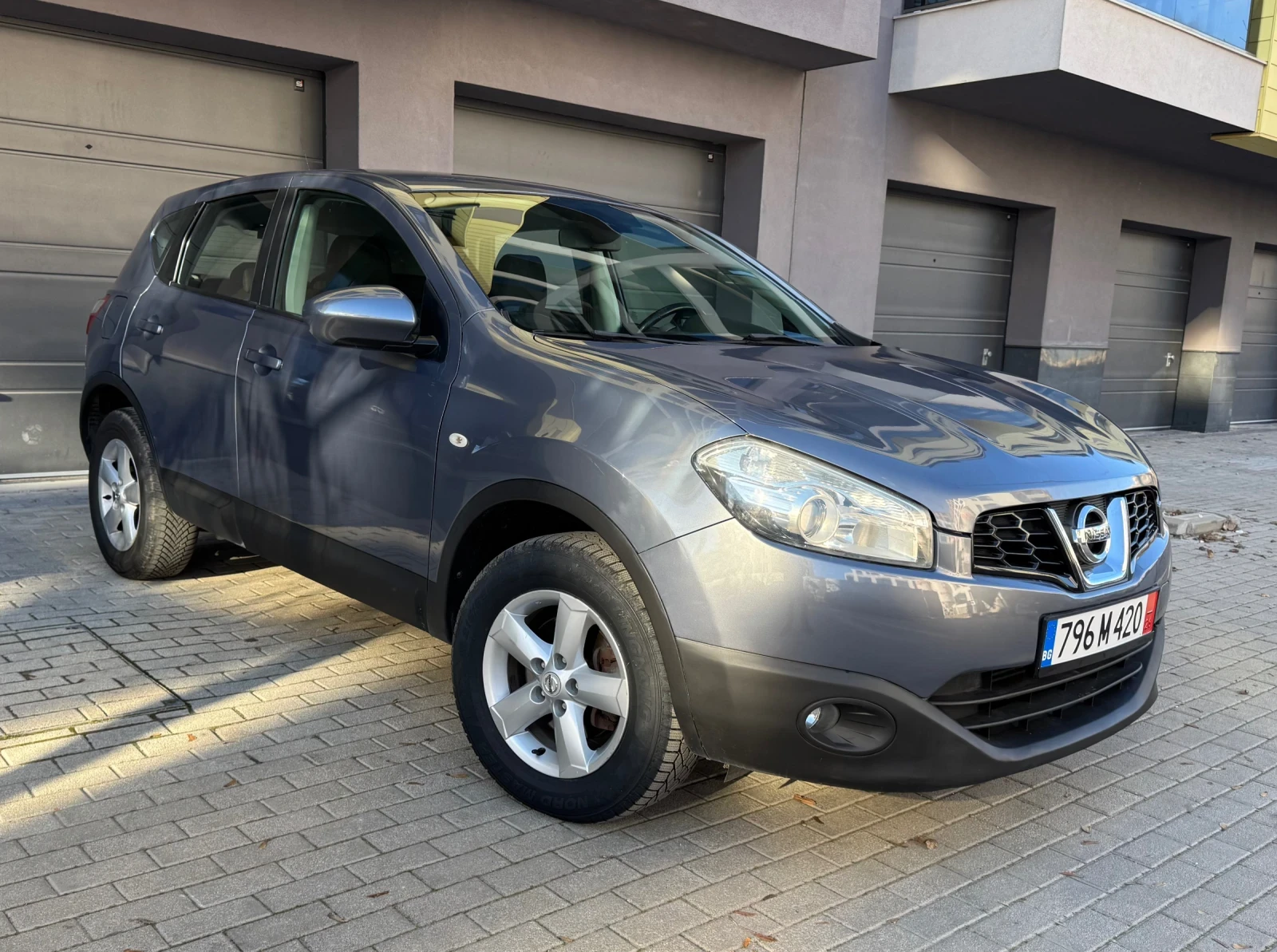 Nissan Qashqai 1.5dci, снимка 3 - Автомобили и джипове - 54130343