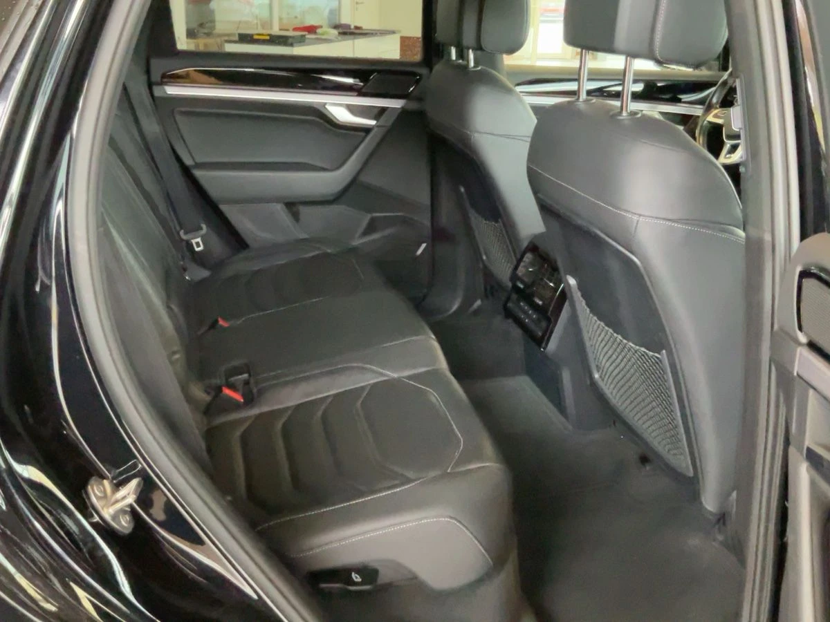 VW Touareg 3.0 V6 TDI R-Line 4Motion, снимка 10 - Автомобили и джипове - 54383696