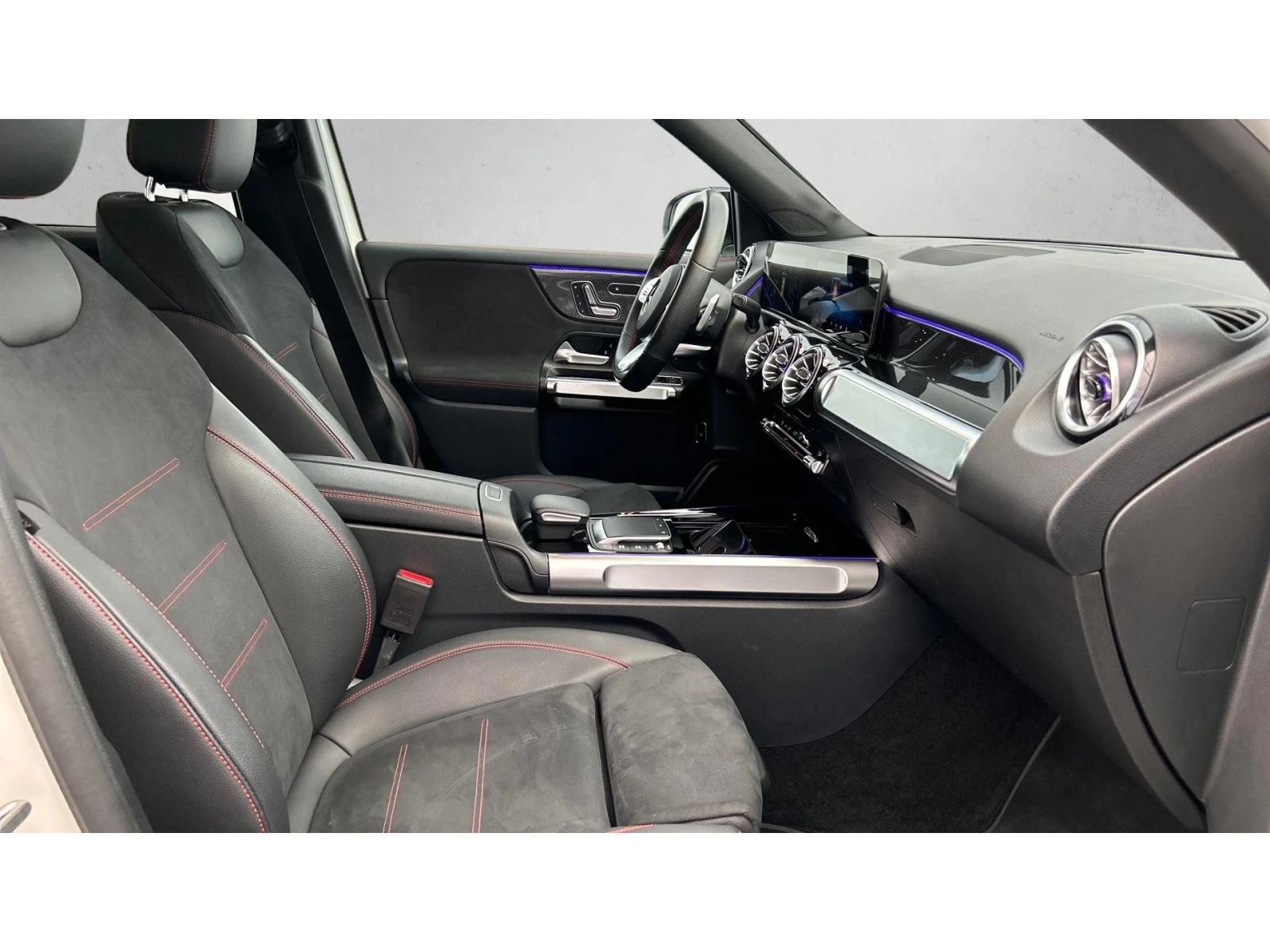 Mercedes-Benz GLB 250  4Matic 6+ 1 AMG Line, Месечна вноска от 395  , снимка 6 - Автомобили и джипове - 55411445