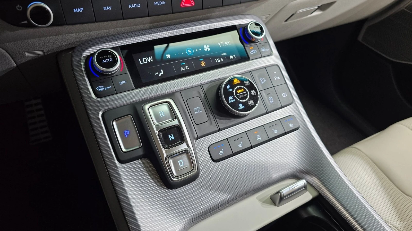 Hyundai Palisade 3.8 4WD Calligraphy* HUD* КОЖА* ОБДУХВ* НАВИ, снимка 7 - Автомобили и джипове - 55499520