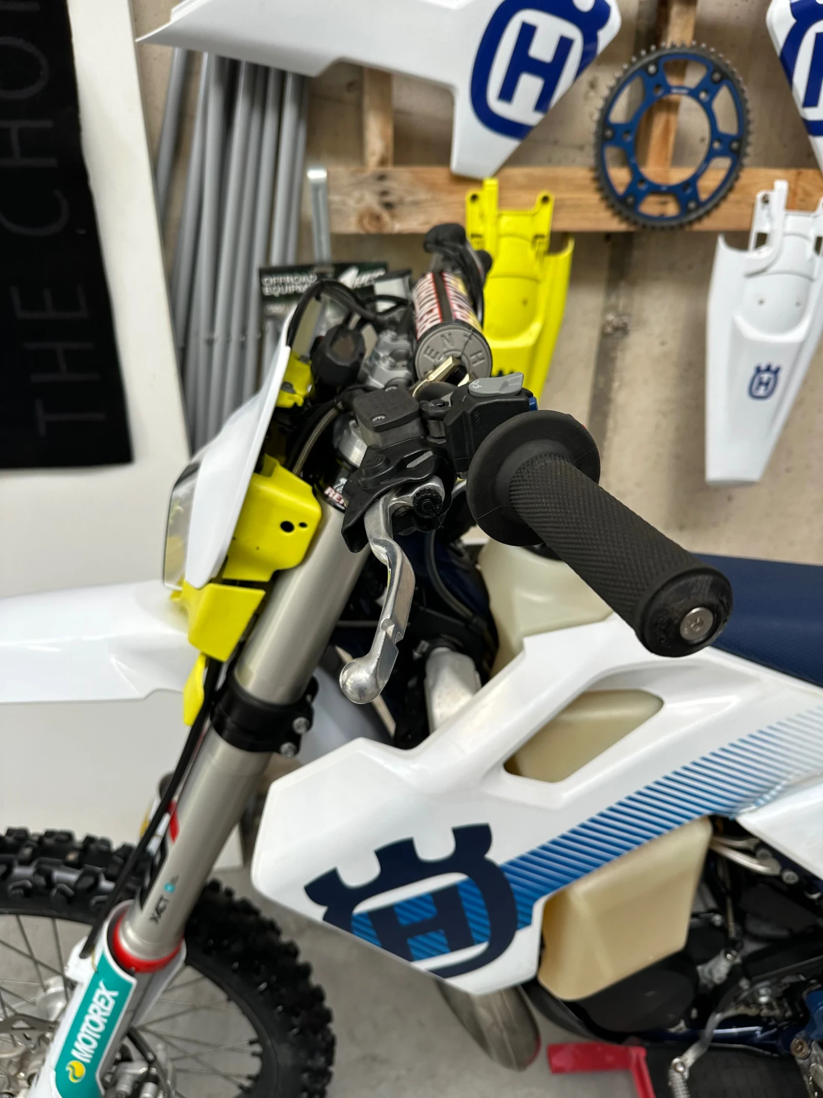 Husqvarna 250, снимка 13 - Мотоциклети и мототехника - 55396643