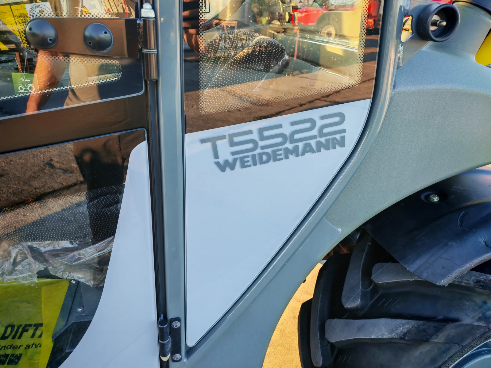 Телескопичен товарач Manitou Weidemann T5522 лизинг с първоначална вноска 20 % - изображение 9