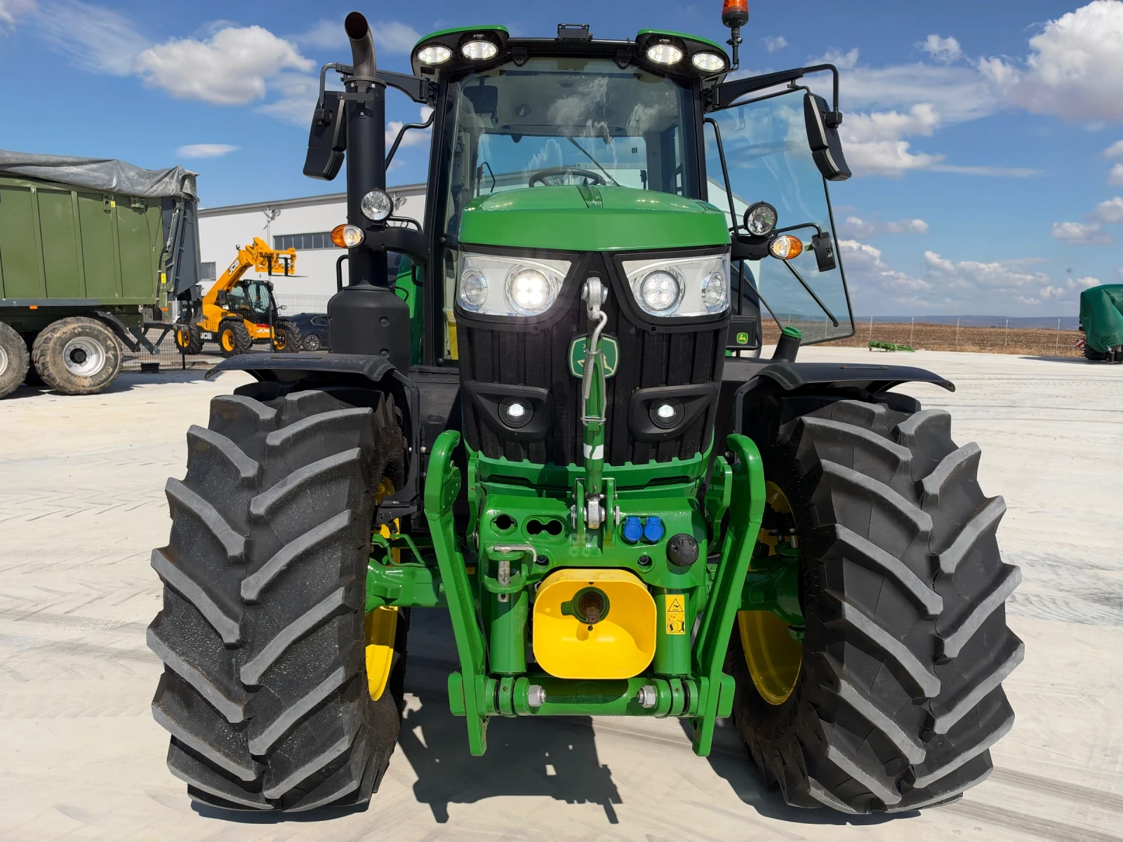 Трактор John Deere 6155M Ultimate