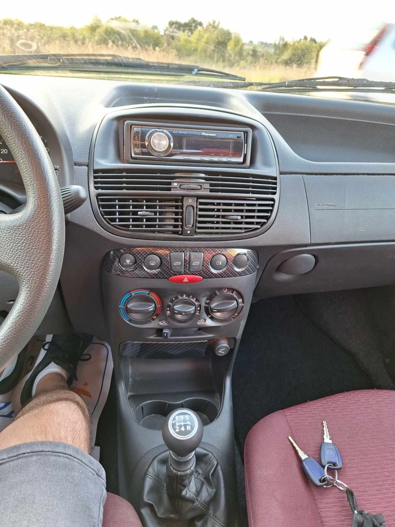 Fiat Punto 1.2i klima, снимка 10 - Автомобили и джипове - 46384093