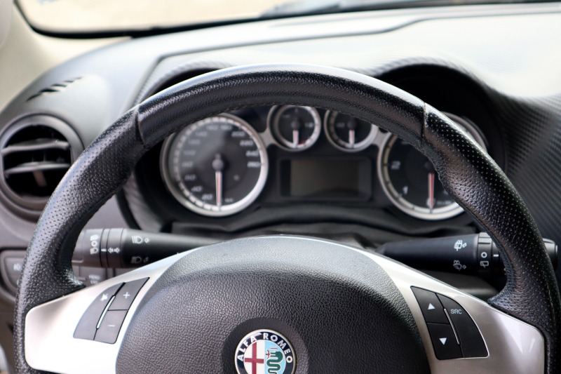 Alfa Romeo MiTo, снимка 16 - Автомобили и джипове - 46387715