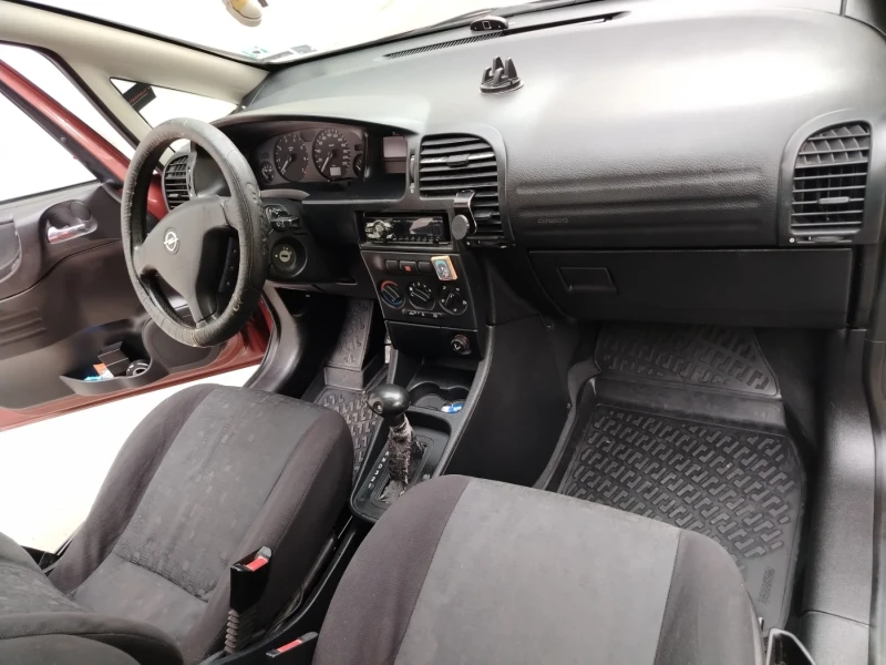 Opel Zafira, снимка 8 - Автомобили и джипове - 52743646