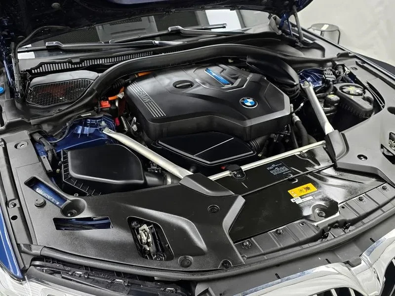 BMW 530E  LUXURY, снимка 6 - Автомобили и джипове - 55363143