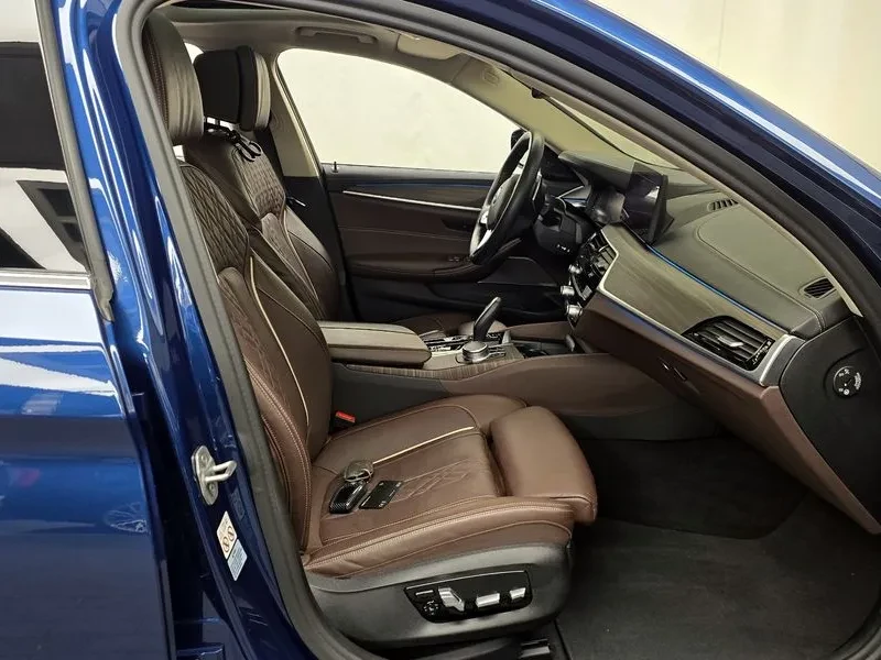 BMW 530E  LUXURY, снимка 11 - Автомобили и джипове - 55363143