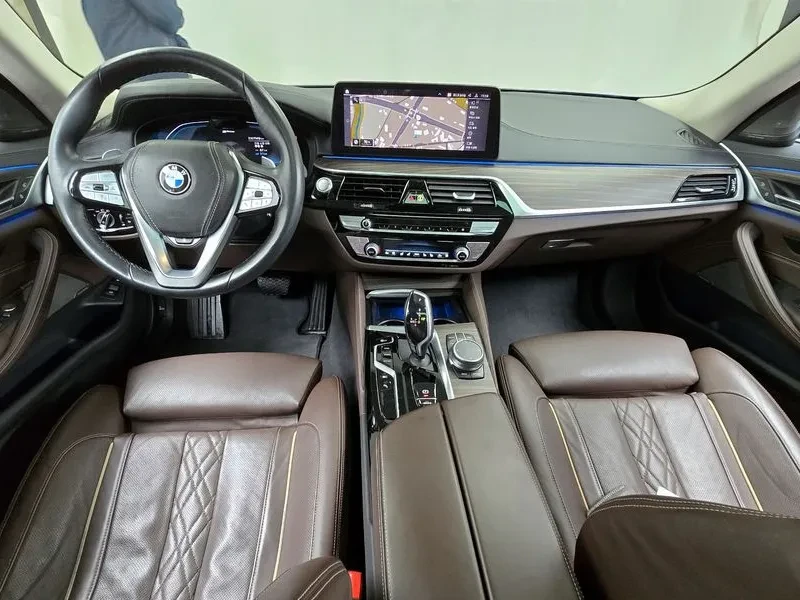 BMW 530E  LUXURY, снимка 7 - Автомобили и джипове - 55363143