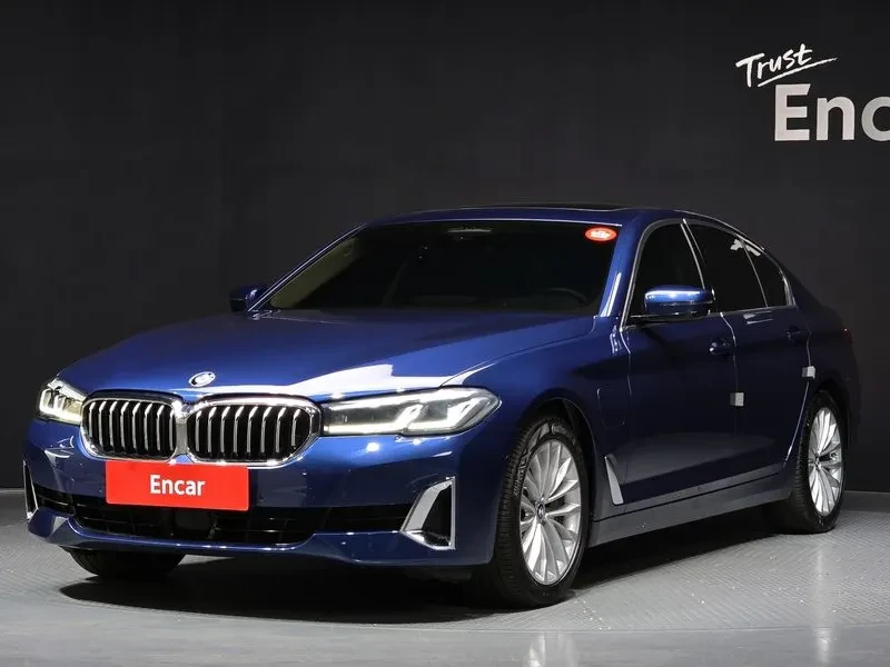 BMW 530E  LUXURY