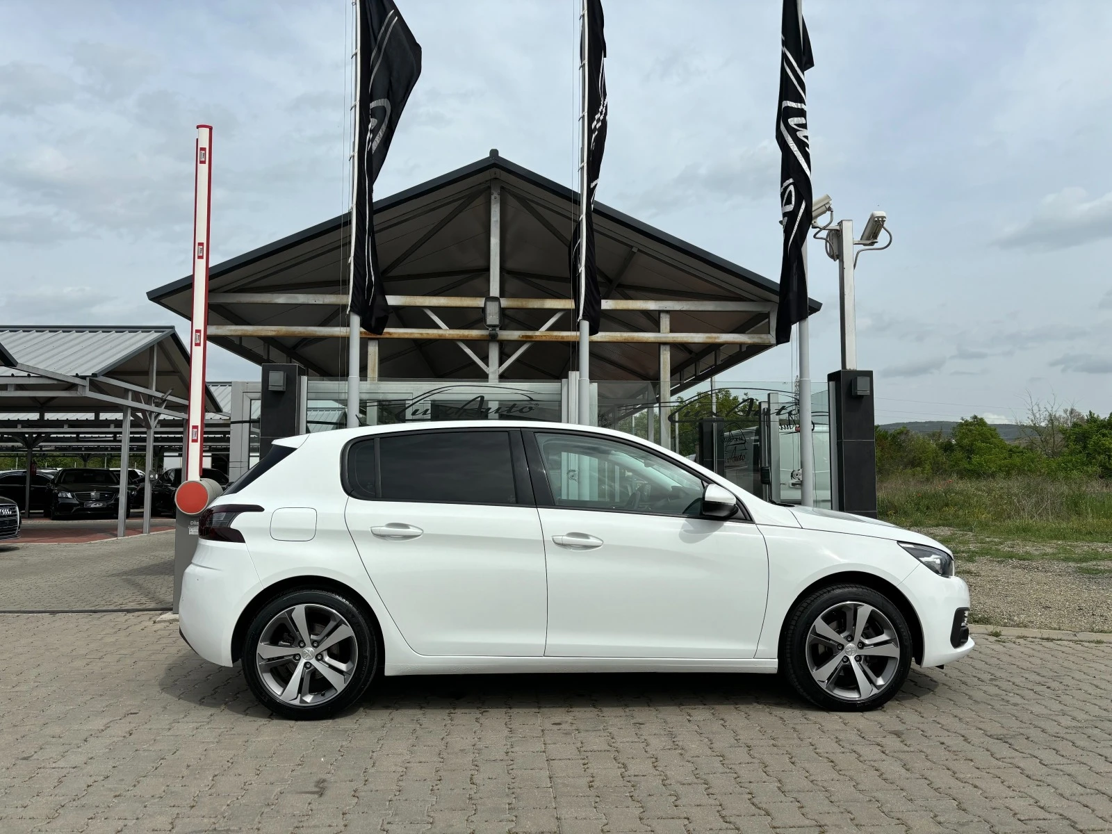 Peugeot 308 1.5HDI#LED#NAVI#ОБСЛУЖЕН#DIGITAL - изображение 7