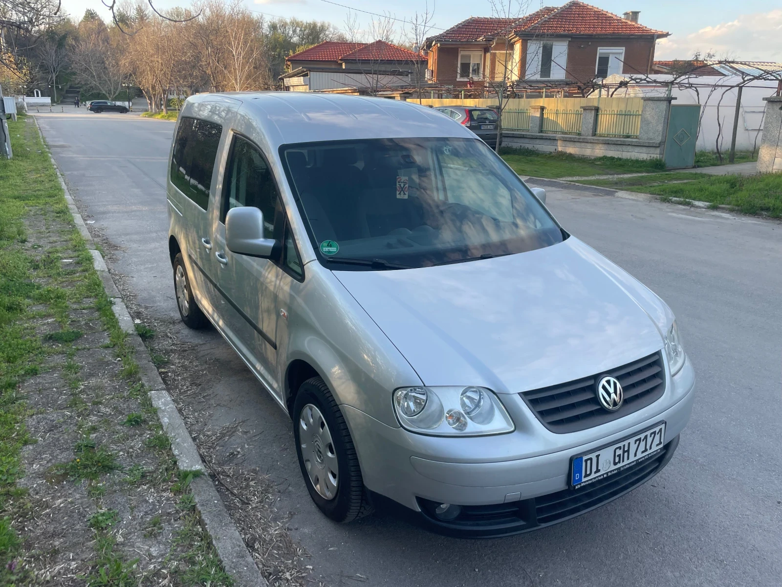 VW Caddy Life 1.9TDI, снимка 2 - Автомобили и джипове - 53916517